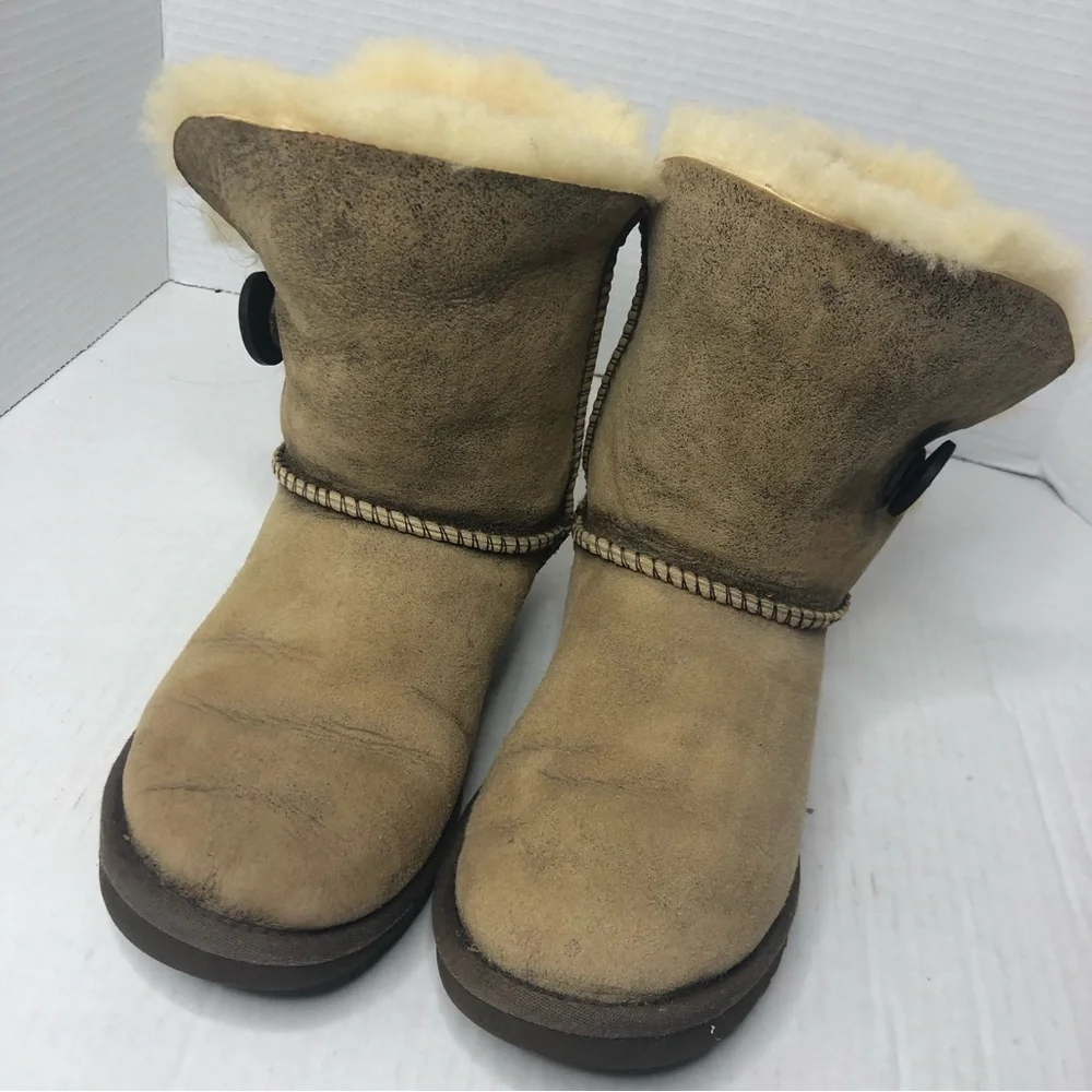 UGG AUSTRALIA Boots Size 5 Beige Bailey Button 5838 Womens Pull On Winter
